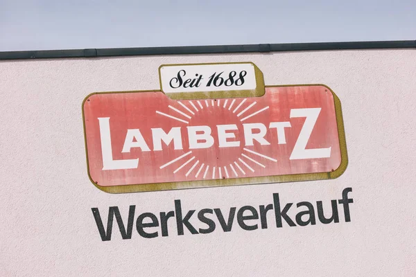 Logotipo Lambertz en un edificio de fábrica — Foto de Stock
