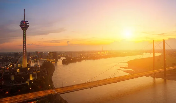 Vista de Dusseldorf al atardecer — Foto de Stock