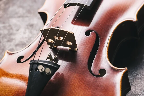 Primo piano di un vecchio violino antico — Foto Stock