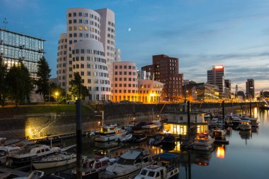 dusseldorf zollhof medienhafen skyline