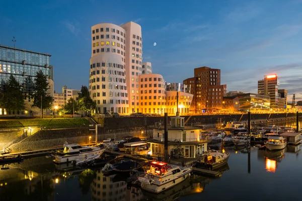 Dusseldorf medienhafen nachts — Stockfoto