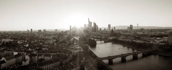 Panorama de Francfort en couleurs monochromes — Photo