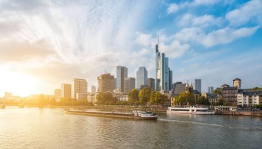 Frankfurt am main manzarası gün batımında