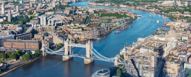 Londra manzarası Londra tower bridge ve iş bölge ile görüntüleyin. Web siteleri ve dergiler düzenleri için ideal