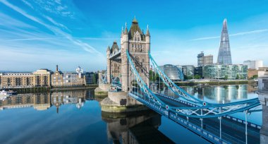city hall içinde sabah Londra'da ışığı ile kule köprü ve thames Nehri manzarası. Web siteleri ve dergiler düzenleri için ideal