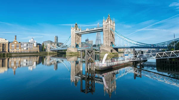 Tower Bridge Için Sabah Refelction Londra Nın Ile Görüntüleyin Web — Stok fotoğraf