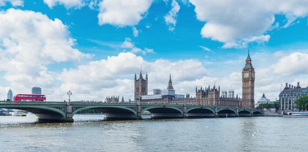 View Thames River Houses Parliament Big Ben Cloudy Day London — Stock Photo, Image
