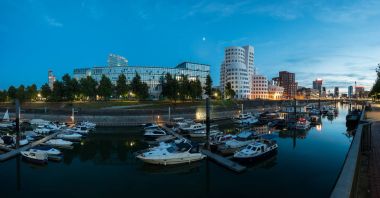 Dusseldorf medya liman gece panorama
