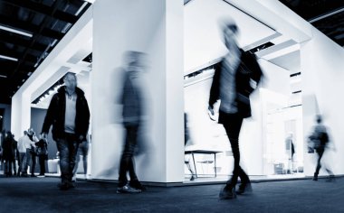 Anonim iş adamları bir Uluslararası Fuar, bulanık 