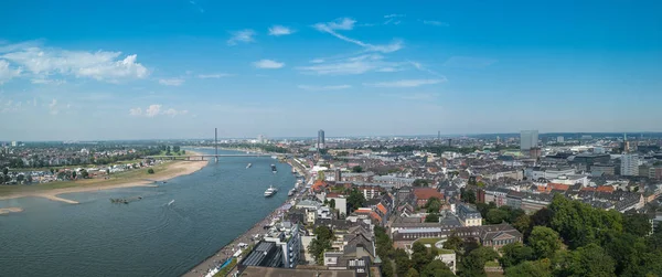 Utsikt över gamla stan i Düsseldorf panorama — Stockfoto