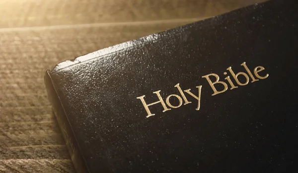 Священная Библия — стоковое фото