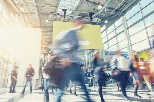 Mängden Anonym Suddiga Människor Rusar Mässa — Stockfoto