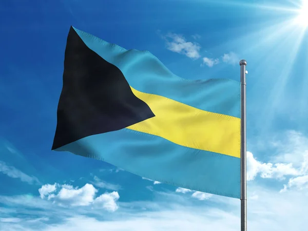 Bandeira das Bahamas acenando no céu azul — Fotografia de Stock