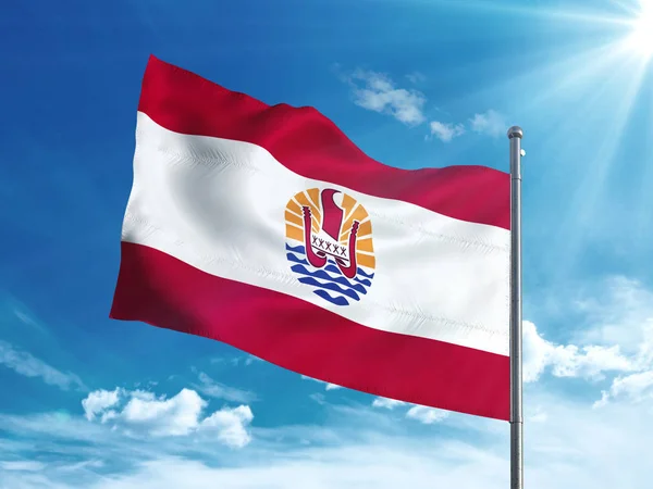 Franska polynesiska flagga vajande i den blå himlen — Stockfoto