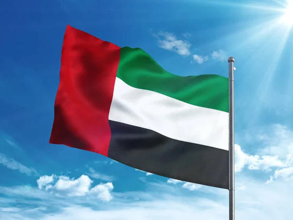 Bandera de Emiratos ondeando en el cielo azul — Foto de Stock