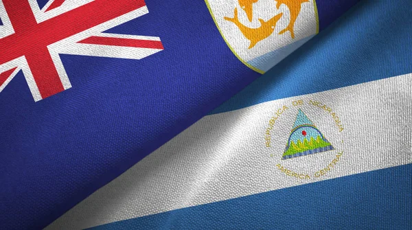 Anguila y Nicaragua dos banderas de tela textil, textura de tela —  Fotos de Stock