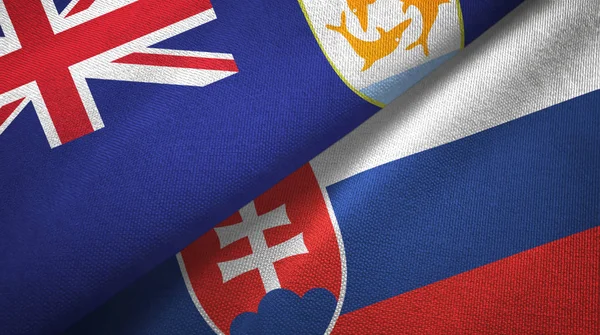 Anguilla et Slovaquie deux drapeaux tissu textile, texture du tissu — Photo