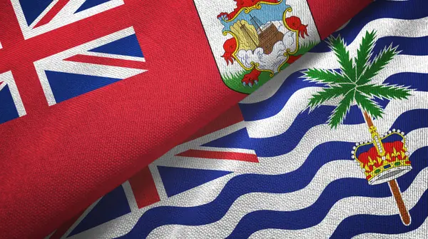Bermuda en British Indian Territory twee vlaggen textiel doek, stof textuur — Stockfoto