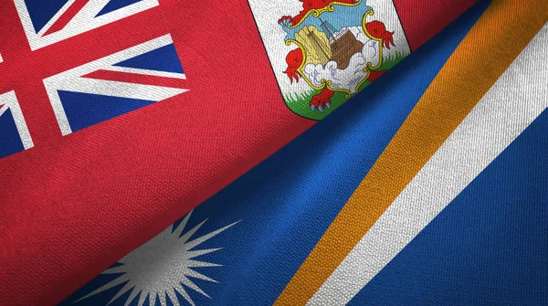 Bermuda és Marshall-szigetek két zászló textil ruha, szövet textúra — Stock Fotó