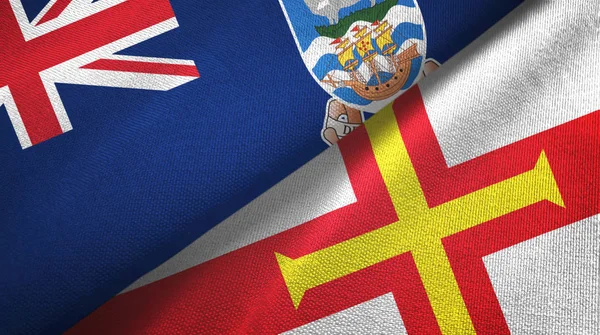 Islas Malvinas y Guernsey dos banderas tela textil, textura de la tela — Foto de Stock