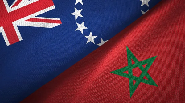 Cook Eilanden en Marokko twee vlaggen textiel doek, stof textuur — Stockfoto