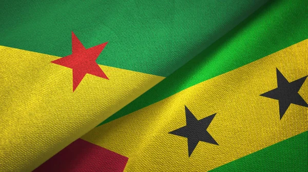 Französische Guiana und Sao Wälzer und Prinzipien zwei Flaggen Textilstoff, Textur — Stockfoto