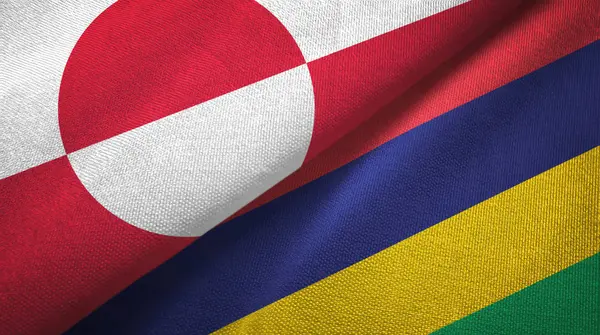 Grenlandia i Mauritius dwie flagi tkaniny tekstylne, tekstura tkaniny — Zdjęcie stockowe