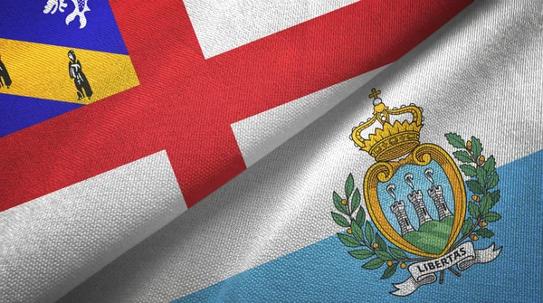 Herm y San Marino dos banderas tela textil, textura de la tela — Foto de Stock