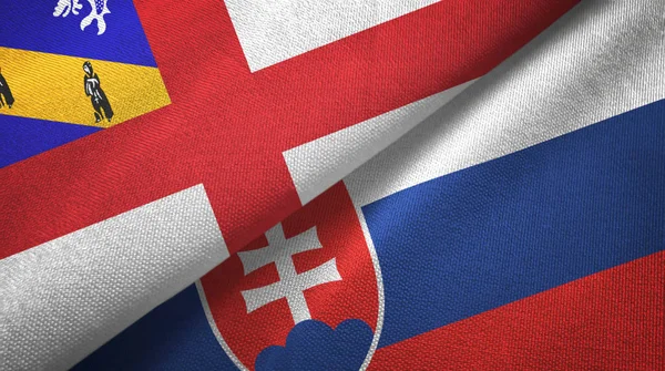 Herm en Slowakije twee vlaggen textiel doek, weefsel textuur — Stockfoto