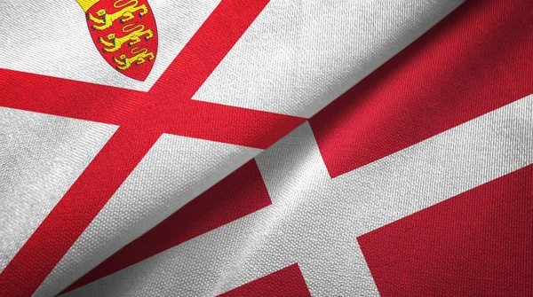 Jersey en Denemarken twee vlaggen textiel doek, stof textuur — Stockfoto