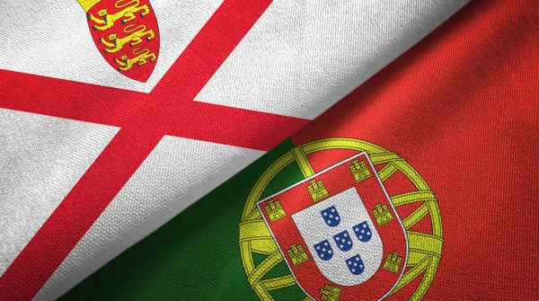 Jersey och Portugal två flaggor textilduk, tyg struktur — Stockfoto