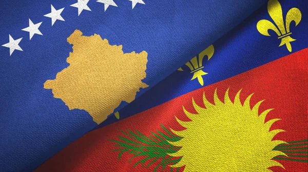 Kosova ve Guadeloupe iki bayrak tekstil kumaşı ve kumaş dokusu dikti