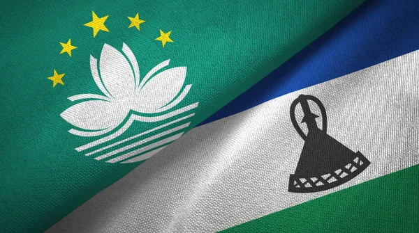 Macau a Lesotho dvě vlajky textilní tkaniny, textura tkaniny — Stock fotografie