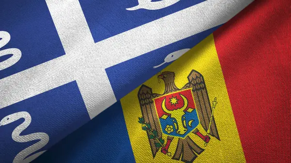 Martinique slang en Moldavië twee vlaggen textiel doek, stof textuur — Stockfoto