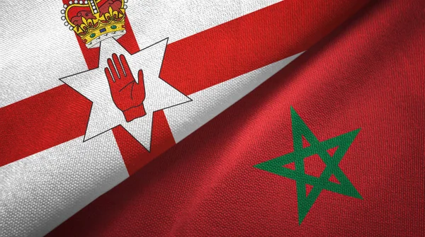 Noord-Ierland en Marokko twee vlaggen textiel doek, stof textuur — Stockfoto