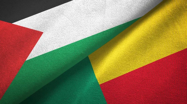 Palestina e Benin due bandiere tessuto, tessitura del tessuto — Foto Stock