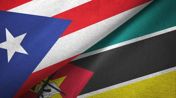 Puerto Rico en Mozambique twee vlaggen textiel doek, stof textuur — Stockfoto