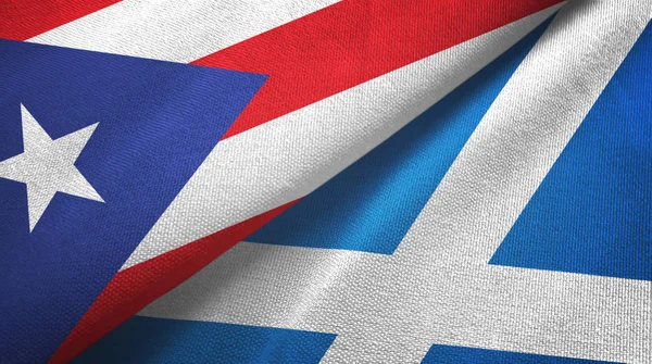 Puerto Rico en Schotland twee vlaggen textiel doek, stof textuur — Stockfoto
