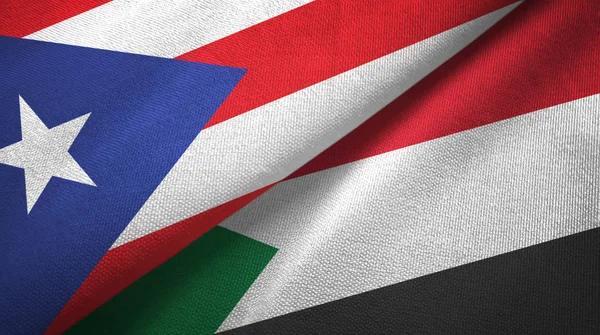 Puerto Rico en Soedan twee vlaggen textiel doek, stof textuur — Stockfoto