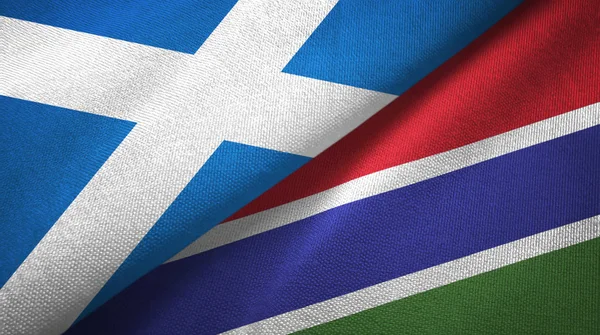Schottland und Gambia zwei Flaggen Textilstoff, Textur — Stockfoto