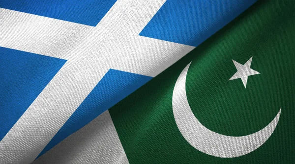 Escócia e Paquistão duas bandeiras de pano têxtil, textura de tecido — Fotografia de Stock