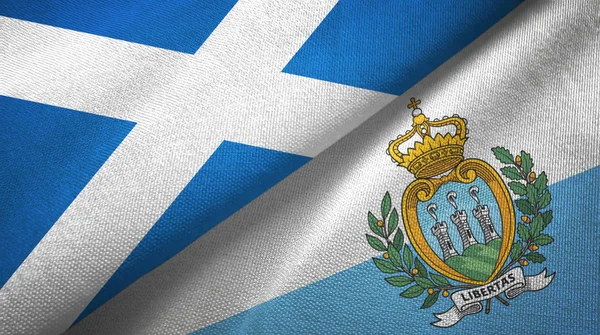 Escócia e San Marino duas bandeiras de pano têxtil, textura de tecido — Fotografia de Stock