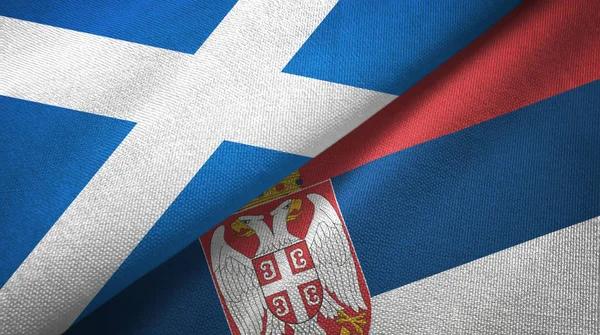 Escocia y Serbia dos banderas tela textil, textura de la tela —  Fotos de Stock