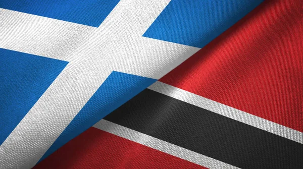 Шотландія і Тринідад і Тобаго, два прапори текстильної тканини, текстура тканини. — стокове фото
