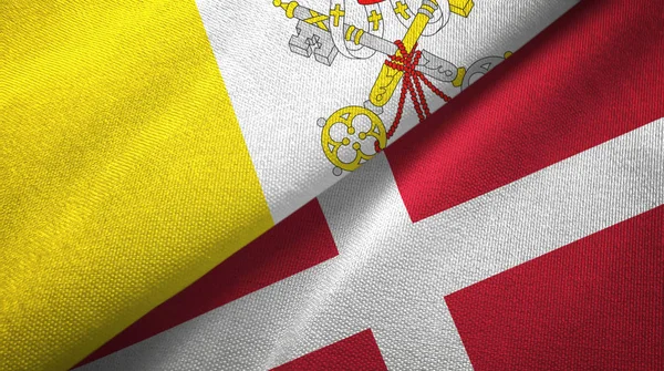 Watykan i Dania dwie flagi tkaniny tekstylne, tekstura tkaniny — Zdjęcie stockowe