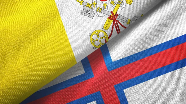 Watykan i Wyspy Owcze dwie flagi tkaniny tekstylne, tekstura tkaniny — Zdjęcie stockowe