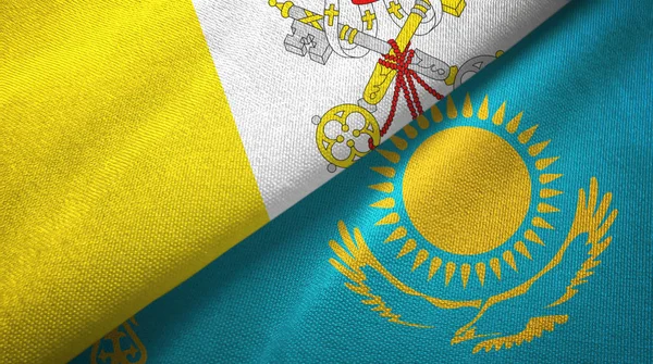 Watykan i Kazachstan dwie flagi tkaniny tekstylne, tekstura tkaniny — Zdjęcie stockowe