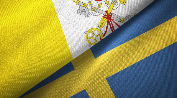 Watykan i Szwecja dwie flagi tkaniny tekstylne, tekstura tkaniny — Zdjęcie stockowe