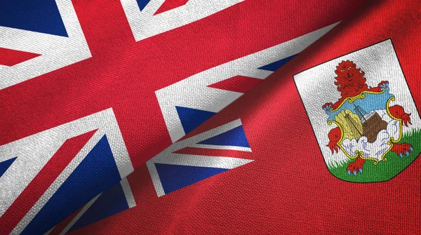 Reino Unido e Bermudas duas bandeiras pano têxtil, textura de tecido — Fotografia de Stock