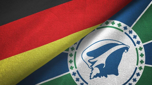 Alemania y Martinica dos banderas tela textil, textura de la tela — Foto de Stock